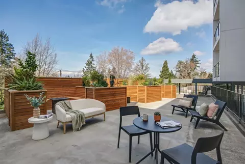 2200 SW Barton St #405, Seattle, WA 98106