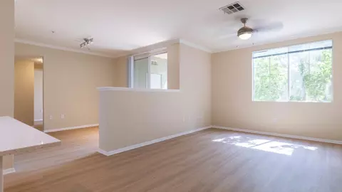 24905 Magic Mountain Pkwy #223, Santa Clarita, CA 91355