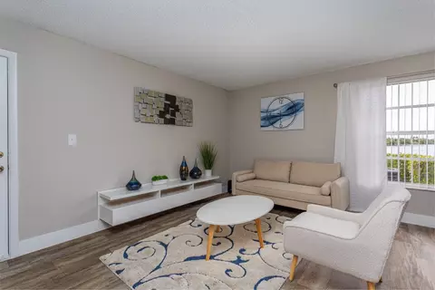 10650 Washington St #09-202, Pembroke Pines, FL 33025