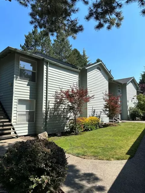 15370 SW Bangy Rd #17, Lake Oswego, OR 97035