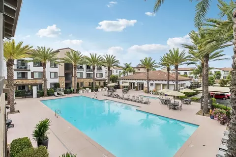 1401 N Melrose Dr #04-105, Vista, CA 92083