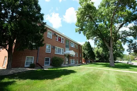 1697 Fry St #1717-12, Falcon Heights, MN 55113