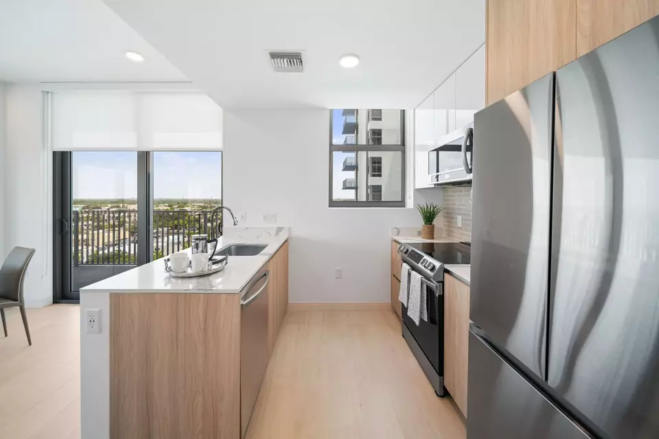  1818 Hollywood Blvd #211, Hollywood, FL 33020 photo 3
