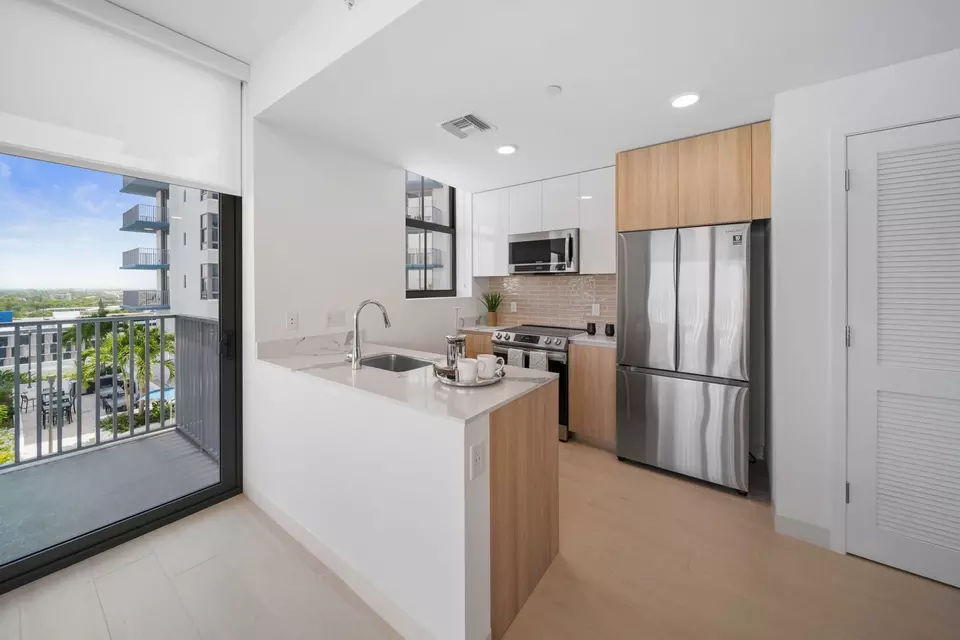  1818 Hollywood Blvd #211, Hollywood, FL 33020 photo 2