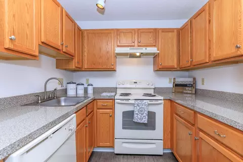 440 Meriden Rd #318, Waterbury, CT 06705