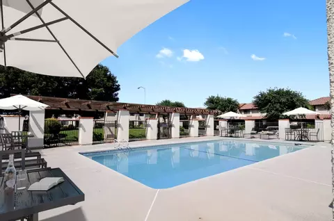 801 N Granada Dr #6A, Madera, CA 93637