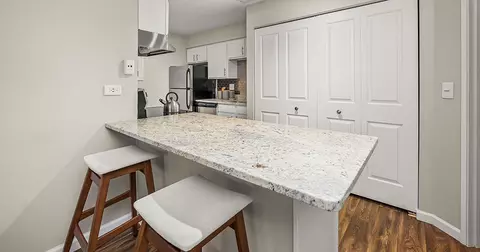 896 Benedetti Dr #24-208, Naperville, IL 60563