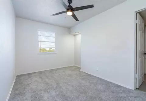 3040 Suntree Plz #18-1812, Kansas City, KS 66103