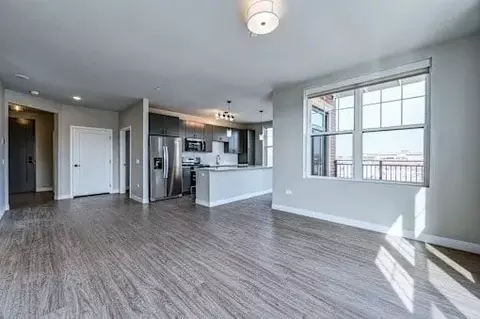 464 Glenwood Ave #405, Glen Ellyn, IL 60137