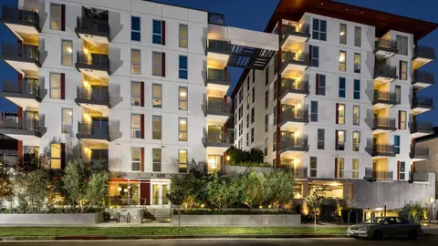 680 S Berendo St #406, Los Angeles, CA 90005