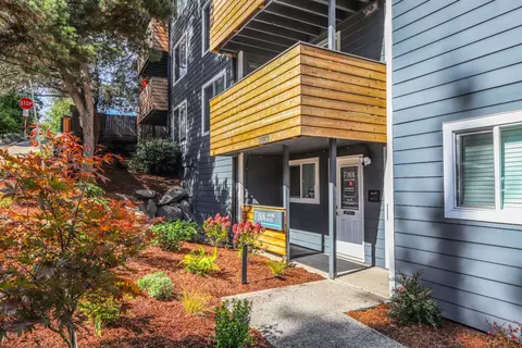 12002 Roosevelt Way NE #B-304, Seattle, WA 98125