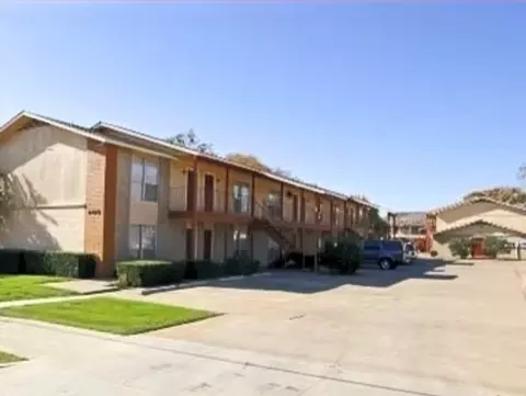 900 N Center St #1-205, Arlington, TX 76011