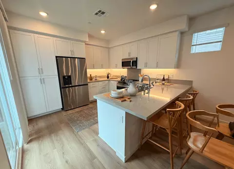 909 W 1st St #163, Azusa, CA 91702