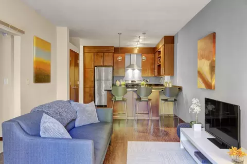 415 Oak Grove St #421, Minneapolis, MN 55403