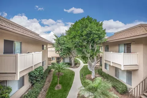 1819 Monrovia Ave #23, Costa Mesa, CA 92627