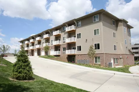 14121 Pierce Plz #3-013, Omaha, NE 68144