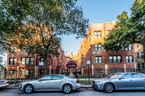 7914 S Kingston Ave #7116-1W, Chicago, IL 60617