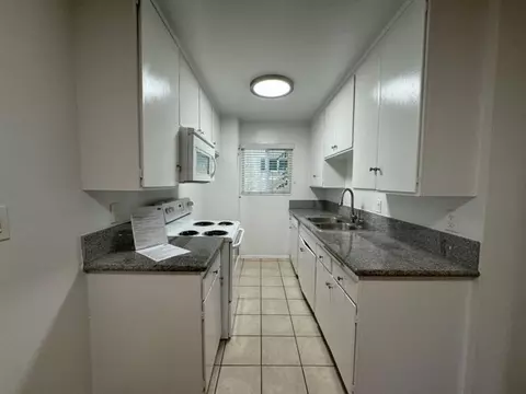 20353 Saticoy St #08223, Los Angeles, CA 91306