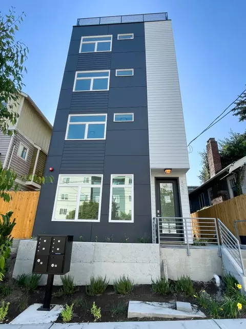 4041 7th Ave NE, Seattle, WA 98105