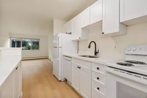 324 W Olympic Pl #103, Seattle, WA 98119