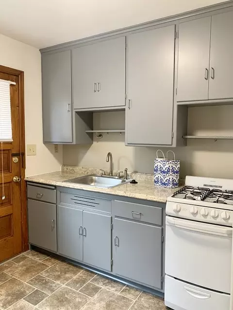 730 E Henry Clay St #734-17, Milwaukee, WI 53217
