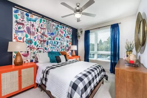 2865 NE Sandy Blvd #413, Portland, OR 97232