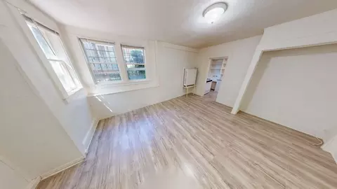 1110 E John St #B, Seattle, WA 98102