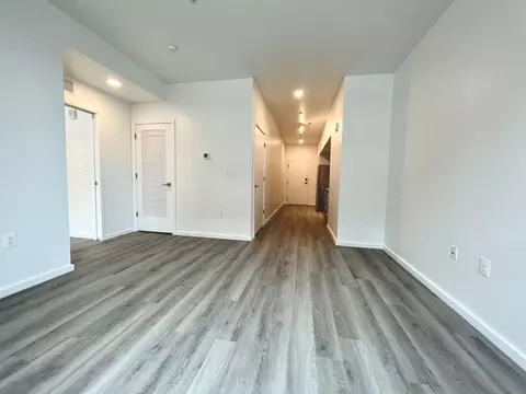 725 W Pratt St #405, Baltimore, MD 21201