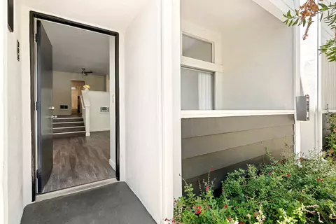15370 Weddington St #120, Los Angeles, CA 91411