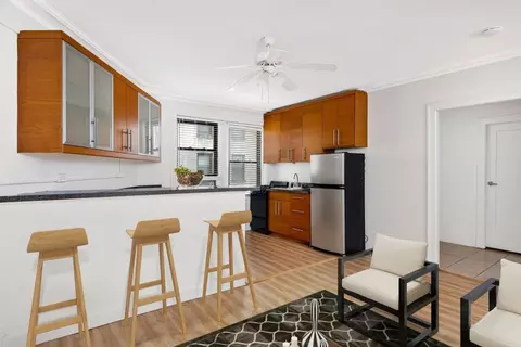 2756 N Pine Grove Ave #804, Chicago, IL 60614
