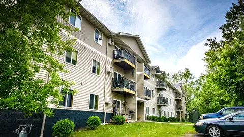 290 9th Ave SW #202, Forest Lake, MN 55025