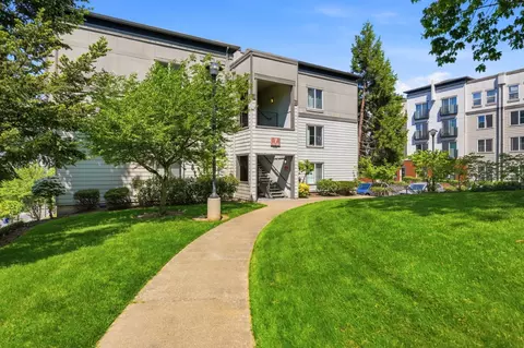 8212 NW Sandy Blvd #6-304, Portland, OR 97220