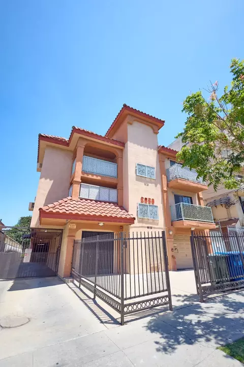 2839 Francis Ave #203, Los Angeles, CA 90005