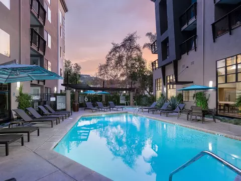 10945 Bluffside Dr #462, Los Angeles, CA 91604