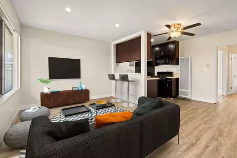 11615 Riverside Dr #204, Los Angeles, CA 91602