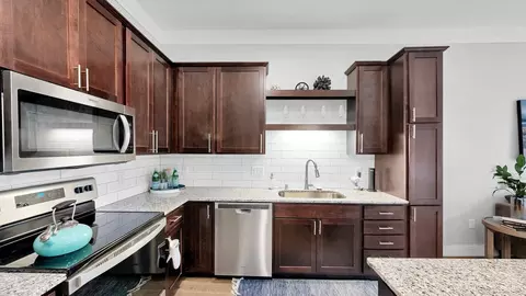5181 161st St W #316, Lakeville, MN 55044