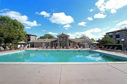 232 Butterfield Dr #323-21, Bloomingdale, IL 60108