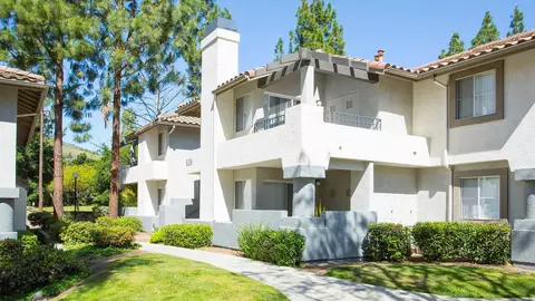 5325 Oak Park Ln #105, Oak Park, CA 91377