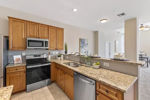 224 E 8th St #1002, Cincinnati, OH 45202