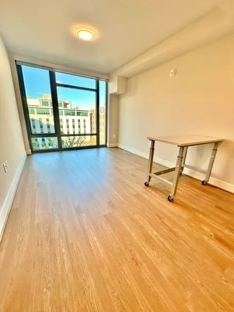 1355 17th St NW #202, Washington, DC 20036