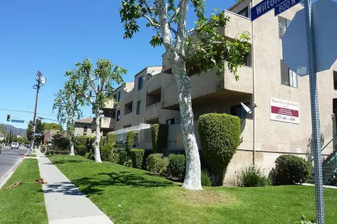 54535455 Lemon Grove Ave #106, Los Angeles, CA 90038