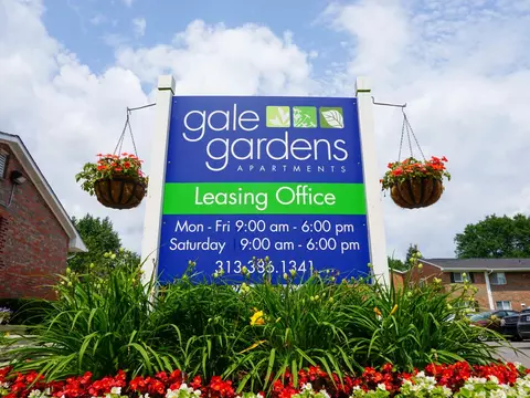 30 Gale Gardens Blvd #2, Melvindale, MI 48122