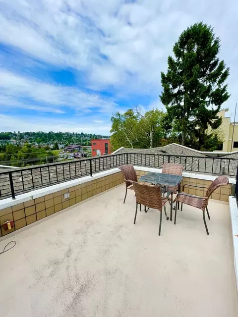 1410 W Raye St #304, Seattle, WA 98119