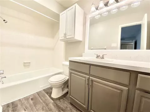 874 Yorkchester Dr #210, Houston, TX 77079