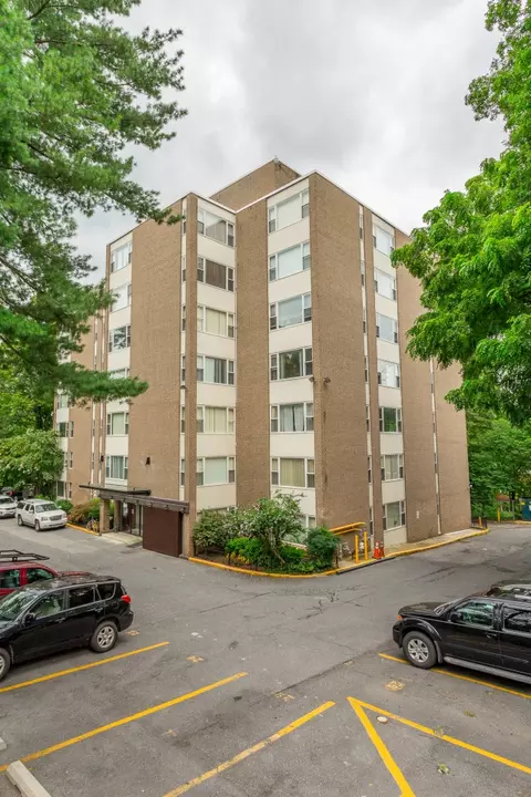 1845 Summit Pl NW #211, Washington, DC 20009