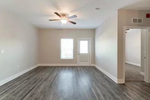 1200 Whittier Place Ln #1-1-323, Emporia, KS 66801