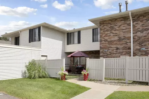 601 N Van Buren Trl #33, Hopkins, MN 55343
