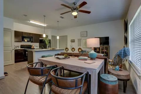 27595 Ih 10w #616, Boerne, TX 78006