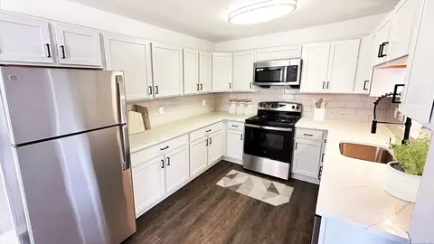 201 N Squirrel Rd #1013, Auburn Hills, MI 48326