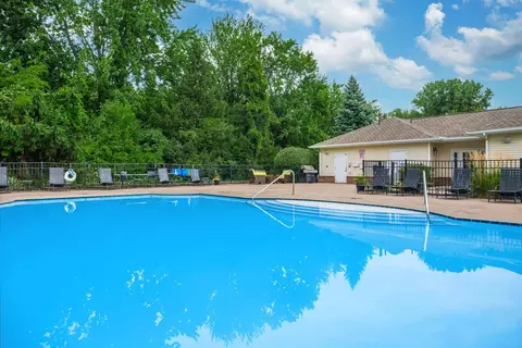 100 Mariners Cir #215H, Sheffield Lake, OH 44054